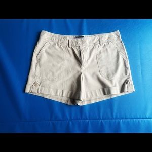 Women’s Banana Republic khaki shorts size 14